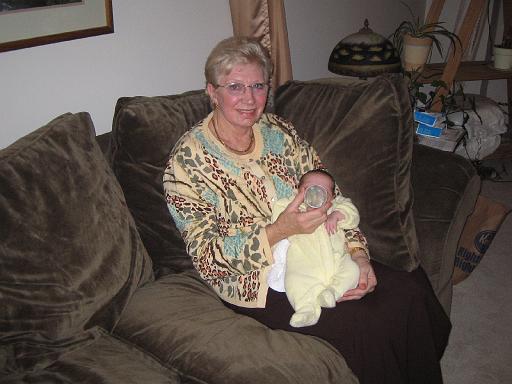 2005-12-11.portrait.baby_newborn.june-seren-snyder.2.livonia.mi.us 