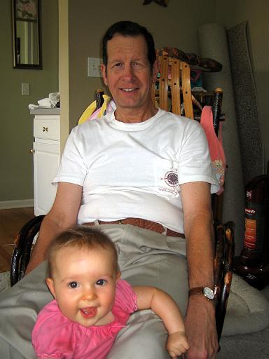 2006-07-08.portrait.baby_07_months.wendy-seren-snyder.3.livonia.mi.us 