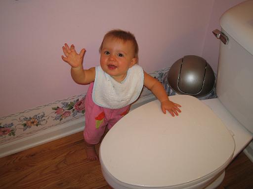 2006-08-16.portrait.baby_08_months.seren-snyder.24.livonia.mi.us 