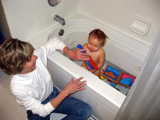 2006-11-21.portrait.baby_11_months.bath.sandy-seren-snyder.2.livonia.mi.us 