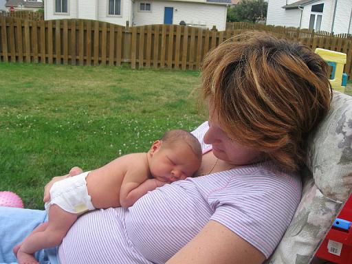 2007-07-28.portrait.baby_newborn.023.jaundice.sunning.nessa-ronan-snyder.livonia.mi.us 