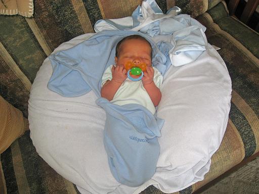 2007-07-28.portrait.baby_newborn.041.ronan-snyder.livonia.mi.us 