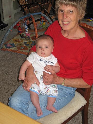 2007-10-12.portrait.baby_02_months.33.sandy-ronan-snyder.livonia.mi.us 