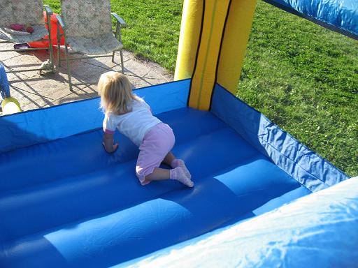 2007-09-17.inflatable_bouncer.2.seren-snyder.livonia.mi.us 