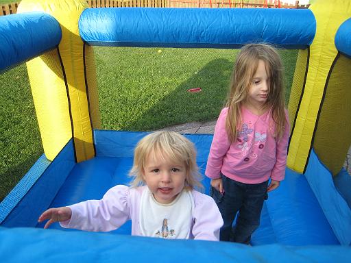 2007-10-12.inflatable_bouncer.1.matti-seren-snyder.livonia.mi.us 