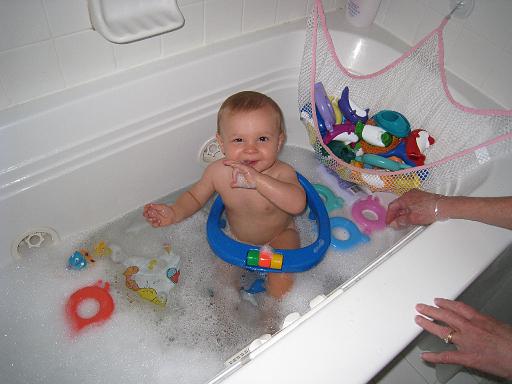 2008-05-18.portrait.baby_09_months.bath.02.ronan-snyder.livonia.mi.us 