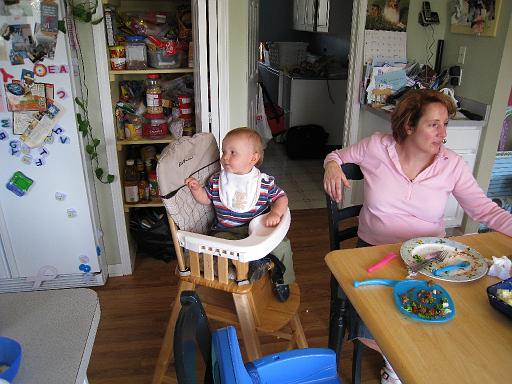 2008-05-19.playing.highchair.01.ronan-nessa-snyder.livonia.mi.us 
