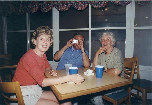 2002-05-12.wedding.kevin-nessa.hotel.picnic.sandy-snyder-david-hilda.venice.fl.us 