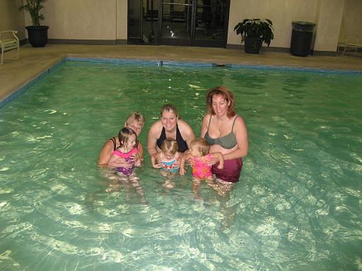 2006-11-03.pool.ellie-grace-cindy-matti-nessa-seren-snyder.2.nashville.tn.us 