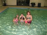 2006-11-03.pool.ellie-grace-cindy-matti-nessa-seren-snyder.2.nashville.tn.us.jpg