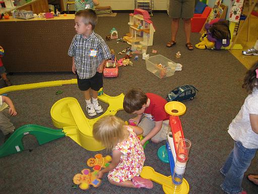2008-08-28.preschool.building_blocks.01.first_day_at_school.seren-snyder.livonia.mi.us 