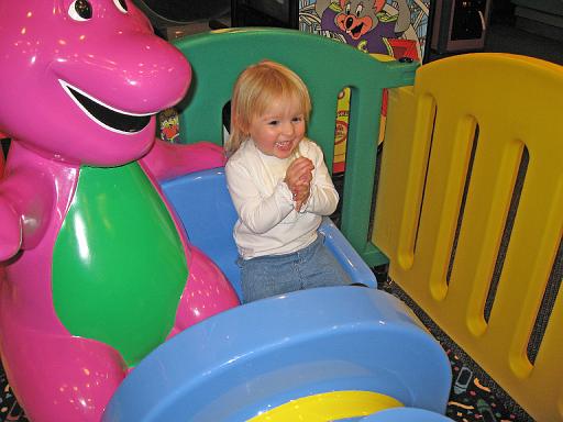 2007-12-28.chuck_e_cheese.03.seren-snyder.rochester.mi.us 