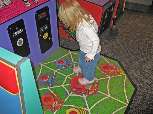 2007-12-28.chuck_e_cheese.16.seren-snyder.rochester.mi.us 