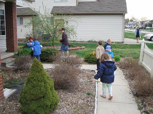 2006-04-16.easter_egg_hunt.3.livonia.mi.us 