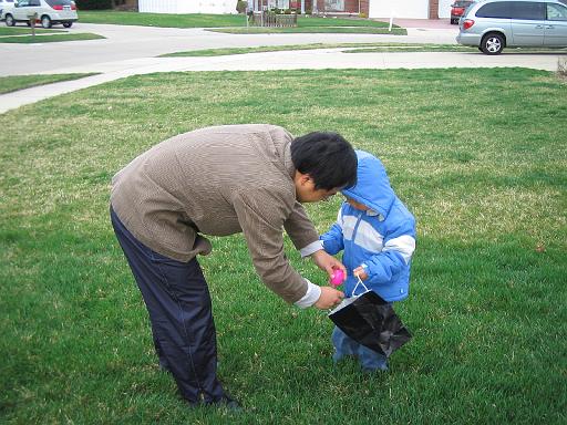 2006-04-16.easter_egg_hunt.5.livonia.mi.us 