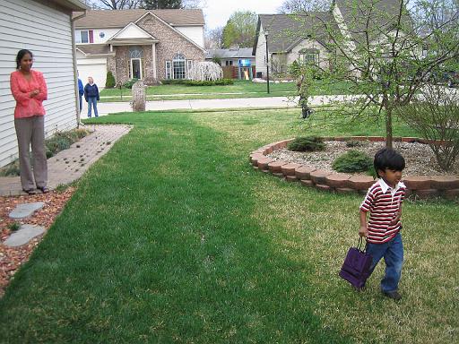 2006-04-16.easter_egg_hunt.7.livonia.mi.us 