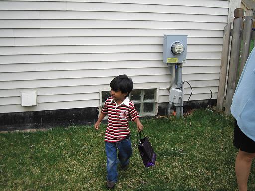 2006-04-16.easter_egg_hunt.8.livonia.mi.us 