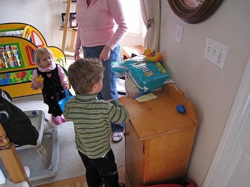 2008-03-23.easter_egg_hunt.07.seren-snyder.livonia.mi.us 