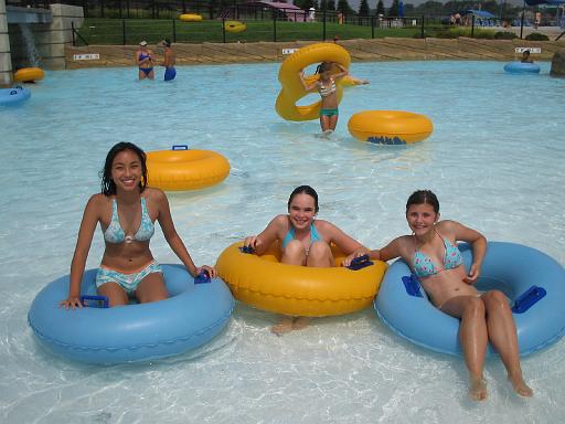 2006-07-27.waterpark.red_oaks.tubing.carlene-lisa-elizabeth.3.madison_heights.mi.us 
