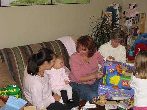 2006-11-19.seren.1yr_birthday.opening_presents.7.nessa-seren-snyder.livonia.mi.us 