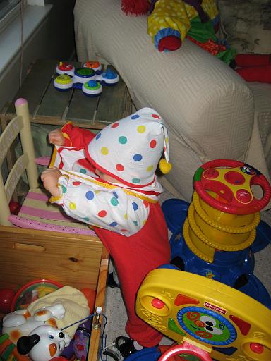 2006-10-31.halloween.baby_11_months.seren-snyder.04.livonia.mi.us 
