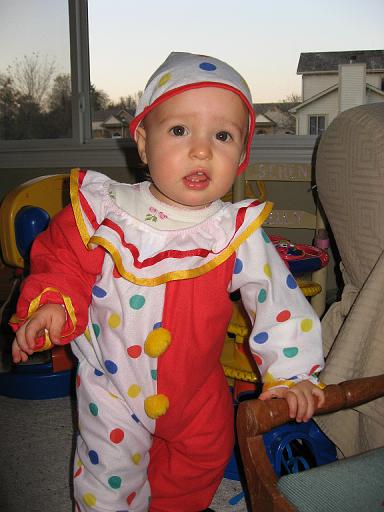 2006-10-31.halloween.baby_11_months.seren-snyder.07.livonia.mi.us 