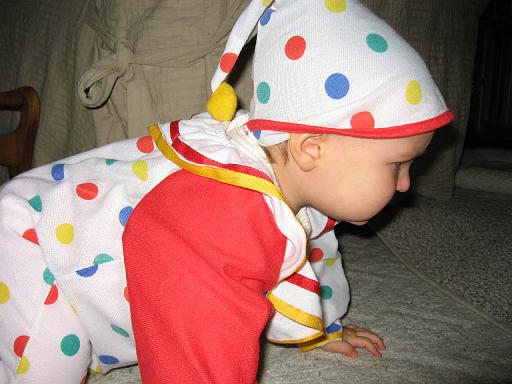 2006-10-31.halloween.baby_11_months.seren-snyder.09.livonia.mi.us 