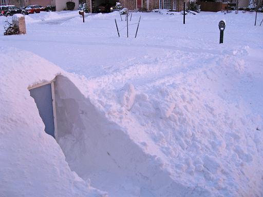 2007-12-16.snow_play.quinzhee.seren-snyder.03.livonia.mi.us 