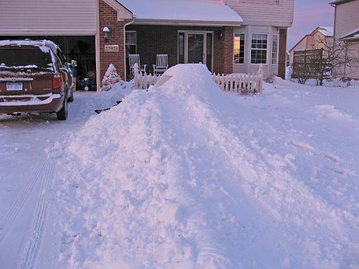 2007-12-16.snow_play.quinzhee.seren-snyder.04.livonia.mi.us 