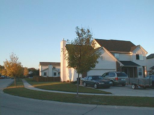 2003-10-13.yard.before.fence.1.livonia.mi.us 