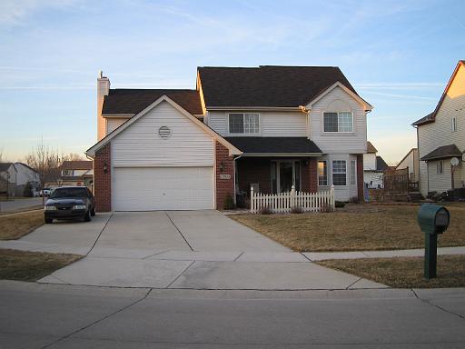 2004-03-13.house.front.5.fav.livonia.mi.us 