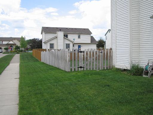 2005-05-30.fence.2.livonia.mi.us 