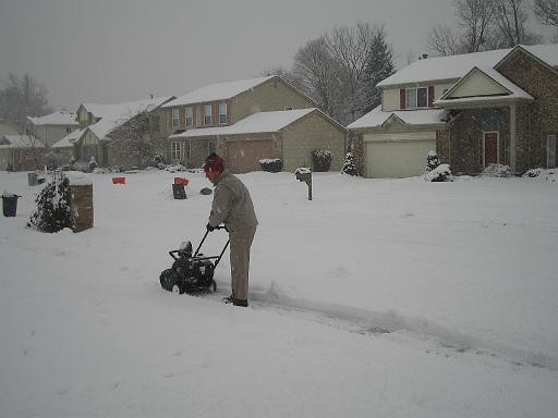 2005-12-15.snow_thrower.arthur.4.livonia.mi.us 