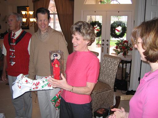 2004-12-25.opening_presents.wendy-sandy-snyder.3.christmas.venice.fl.us 