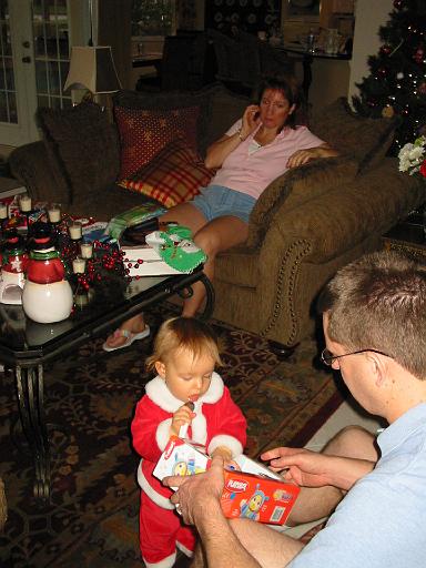 2006-12-25.opening_presents.seren-snyder.15.christmas.venice.fl.us 