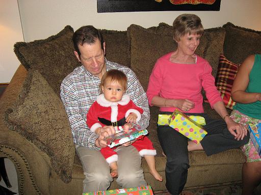 2006-12-25.opening_presents.wendy-sandy-seren-snyder.1.christmas.venice.fl.us 