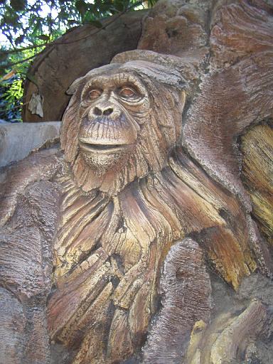 2006-10-24.safari.statue.2.animal_kingdom.orlando.fl.us 