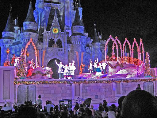 2007-12-23.castle.snow_white.08.magic_kingdom.disney.orlando.fl.us 