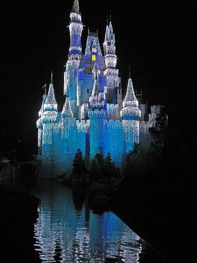 2007-12-23.castle.snow_white.11.magic_kingdom.disney.orlando.fl.us 
