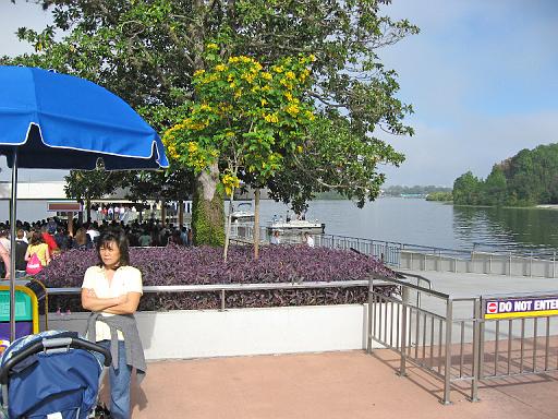 2007-12-23.ferry_ride.02.magic_kingdom.disney.orlando.fl.us 