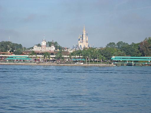 2007-12-23.ferry_ride.05.magic_kingdom.disney.orlando.fl.us 