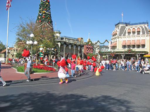 2007-12-23.parade.main_street.05.magic_kingdom.disney.orlando.fl.us 