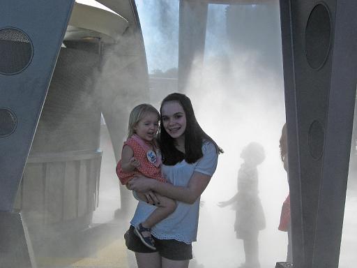 2007-12-23.water_mist.02.seren-snyder.magic_kingdom.disney.orlando.fl.us 