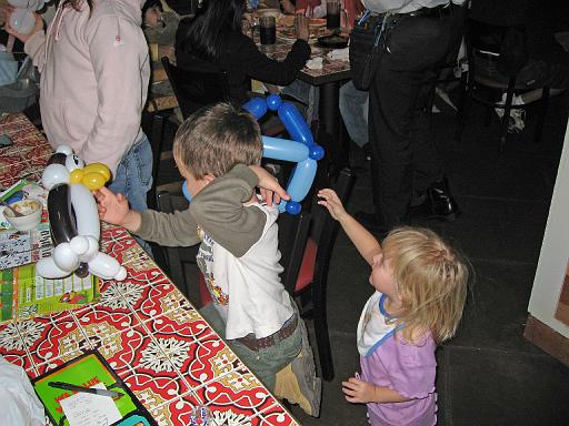 2007-12-23.balloon.crown.01.seren-snyder.orlando.fl.us 