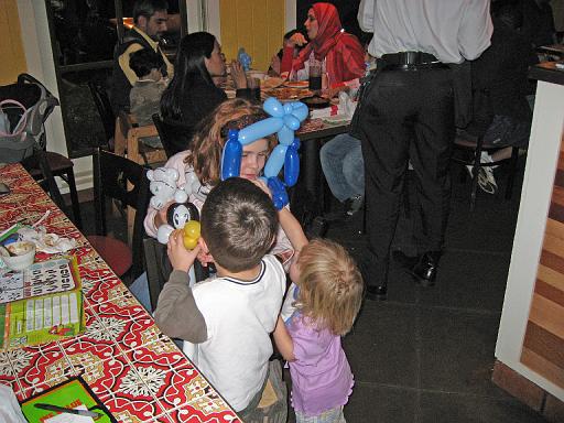 2007-12-23.balloon.crown.02.seren-snyder.orlando.fl.us 
