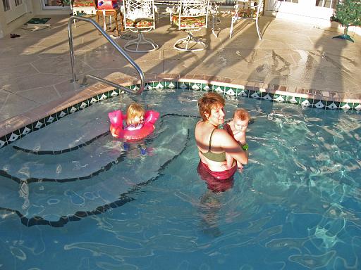 2007-12-21.pool.ronan-seren-nessa-snyder.03.venice.fl.us 