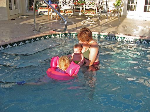 2007-12-21.pool.ronan-seren-nessa-snyder.17.venice.fl.us 