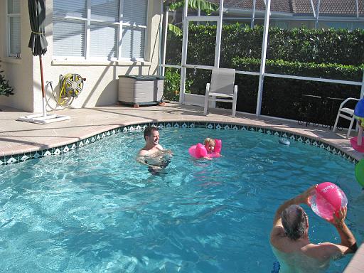 2007-12-25.christmas.swimming_pool.04.venice.fl.us 
