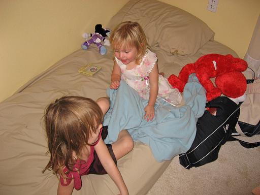 2007-12-25.christmas.wrestling.03.seren-snyder.venice.fl.us 