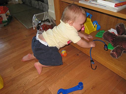 2008-04-23.toy.bungee_cord.2.ronan-snyder.richmond.ky.us 